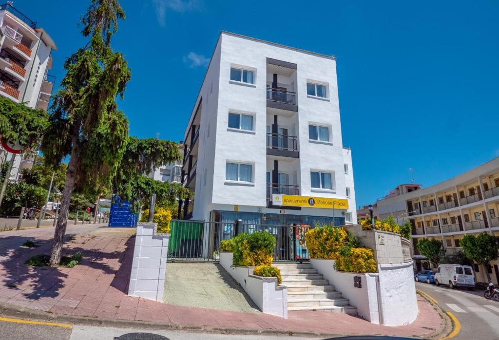 Bizar laag: 8 dagen Lloret De Mar bij AR Melrose Place voor slechts €317!